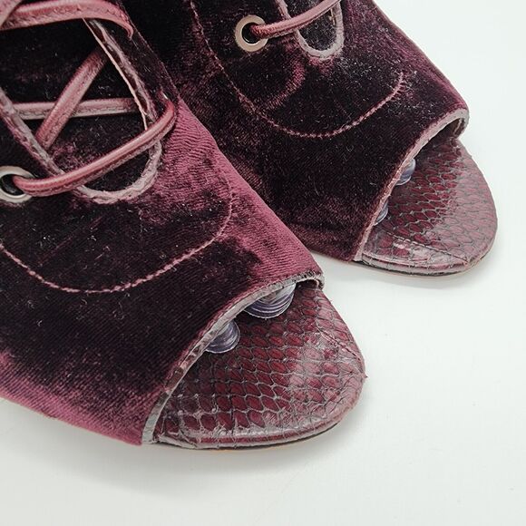 Donald Pliner Velvet Peep Toe Lace Up Bootie 8M Burgundy Ankle Witchy Whimsigoth - Picture 9 of 14